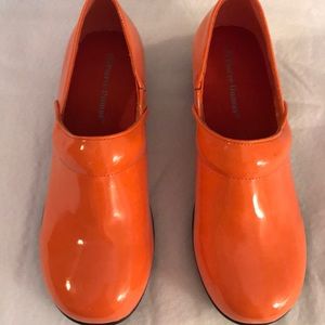 Dansko style orange patent shoes lt weight sz 9